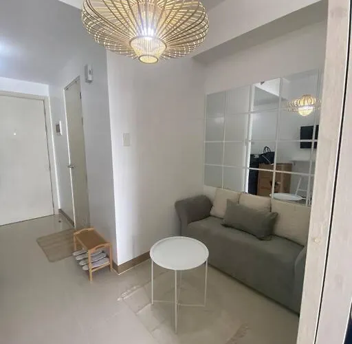 Apartamento 1br Unit In South Pinas With Wifi & Netflix Manila