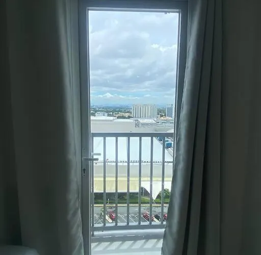 Apartamento 1br Unit In South Pinas With Wifi & Netflix Manila