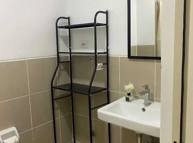Apartamento 1br Unit In South Pinas With Wifi & Netflix Manila